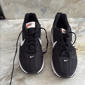 NWOT Nike Women’s Black and White Sneakers